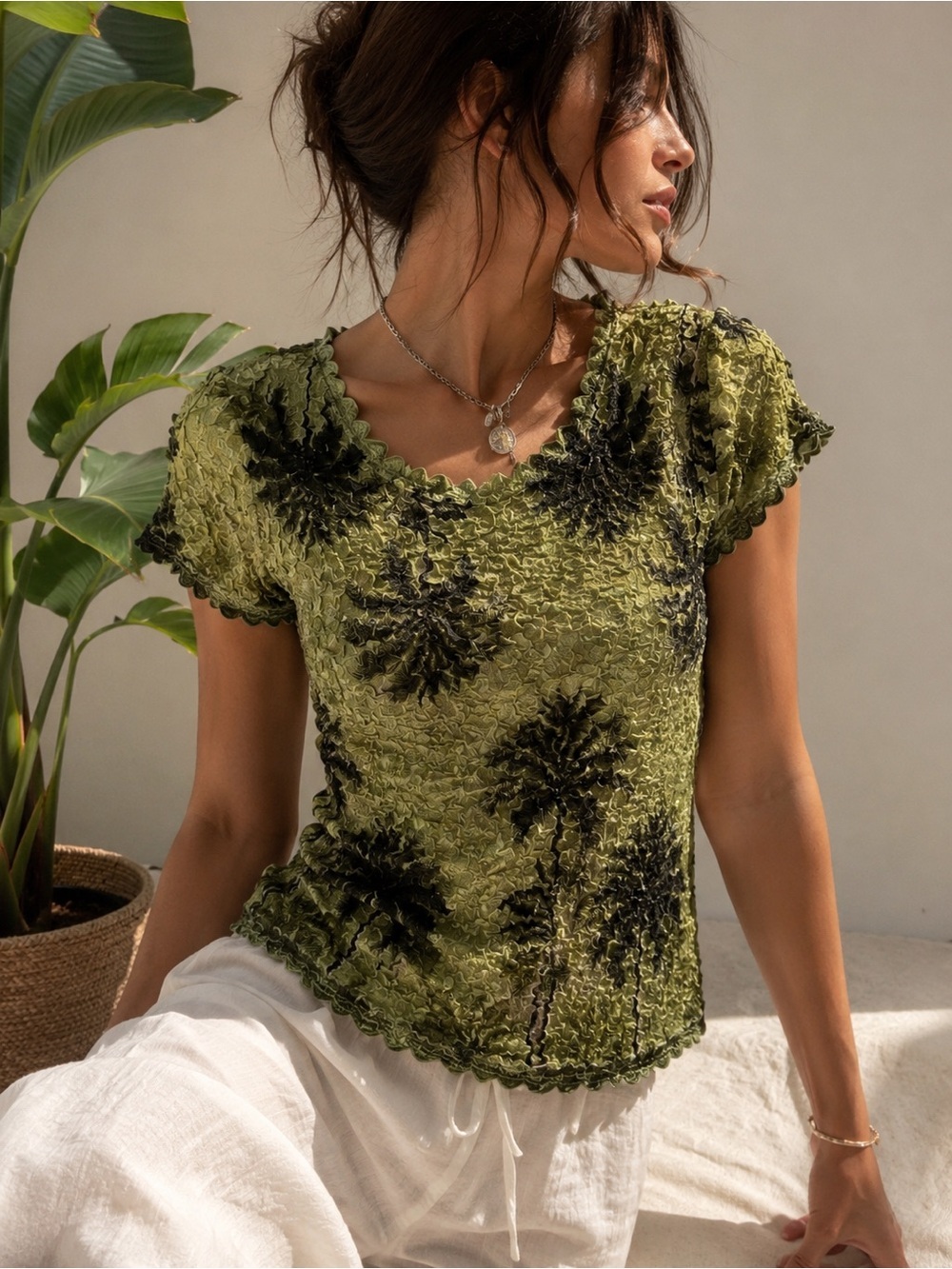 Vintage 90s Crinkle Palm Tree Blouse One Size Green Textured Stretch Tropical